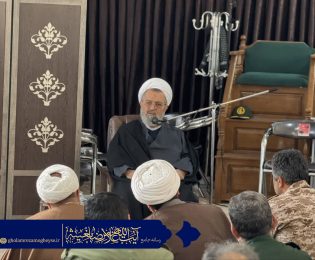 امتحانات الهی راه عبور از توطئه‌ها