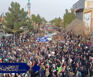 حضور حماسی مردم شهرستان سبزوار در راهپیمایی ۲۲ بهمن با حضور عضو مجلس خبرگان رهبری و امام جمعه محترم سبزوار