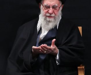 قائد امت اسلامی به فیض شهادت نائل آمد.