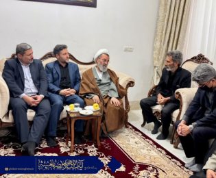 دیدار عضو مجلس خبرگان رهبری و امام جمعه ی سبزوار با خانواده ی شهید وطن محمد علیزاده