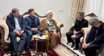 دیدار عضو مجلس خبرگان رهبری و امام جمعه ی سبزوار با خانواده ی شهید وطن محمد علیزاده