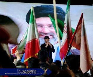 تجمع مردمی در خیابان بیهق با حضور مداح کشوری «کربلایی محسن عراقی»